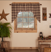 Load image into Gallery viewer, Dawson Star Scalloped Swag Set of 2 36x36x16