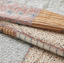 Load image into Gallery viewer, Kaila Luxury King Quilt 120Wx105Li