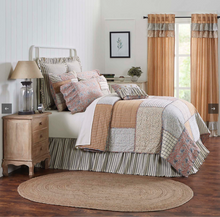 Load image into Gallery viewer, Kaila Luxury King Quilt 120Wx105Li