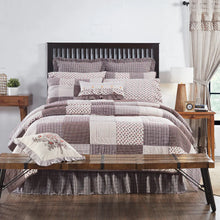 Load image into Gallery viewer, Florette King Quilt