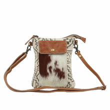 Load image into Gallery viewer, Vuierra Rivet Small &amp; Crossbody Bag

