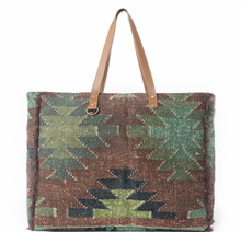 Load image into Gallery viewer, Myra Canyon Range Weekender Bag In Olive Green
