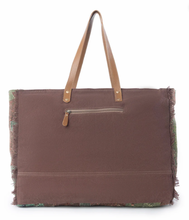 Load image into Gallery viewer, Myra Canyon Range Weekender Bag In Olive Green
